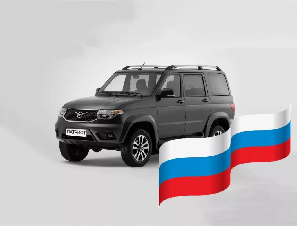 уаз патриот с флагом.jpg